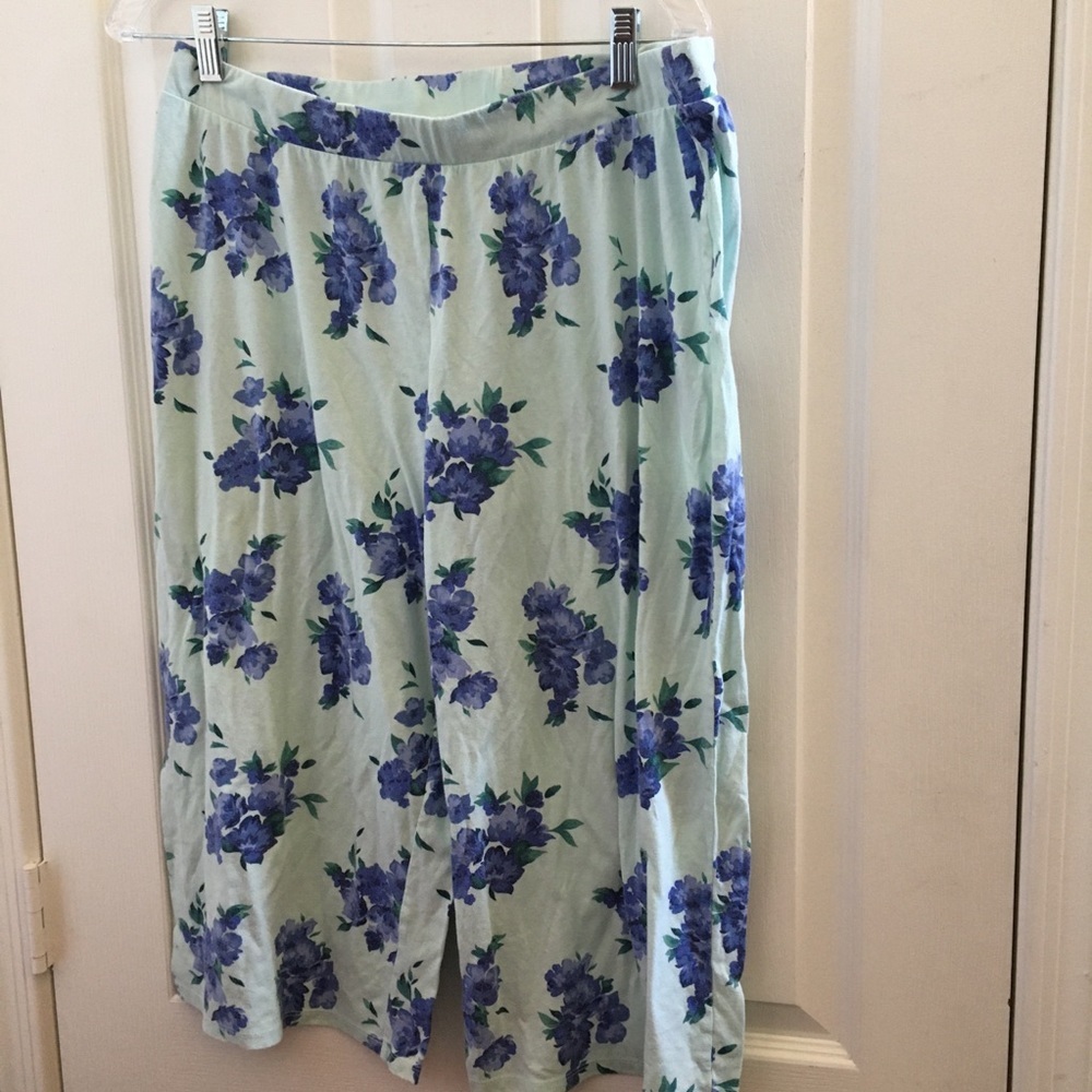 FINAL MARKDOWN Ladies Gilligan and O’Malley sleep capris xl